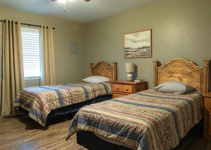Lakeview Room Twin Beds - 21