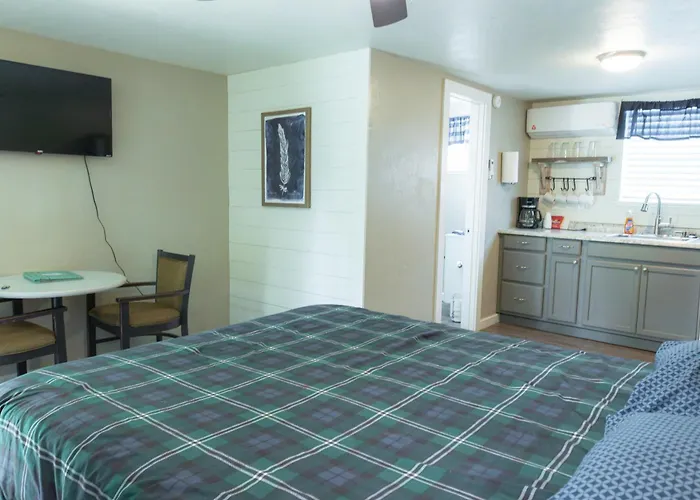 Near Lake Texoma Quad-Plex Kitchenette - 27
