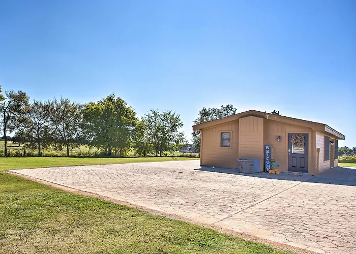 Pet-Friendly Efficiency Cottage W/ Pool!